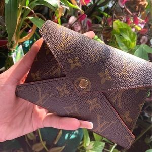 SOLD!!! Louis Vuitton Medium Kirigami